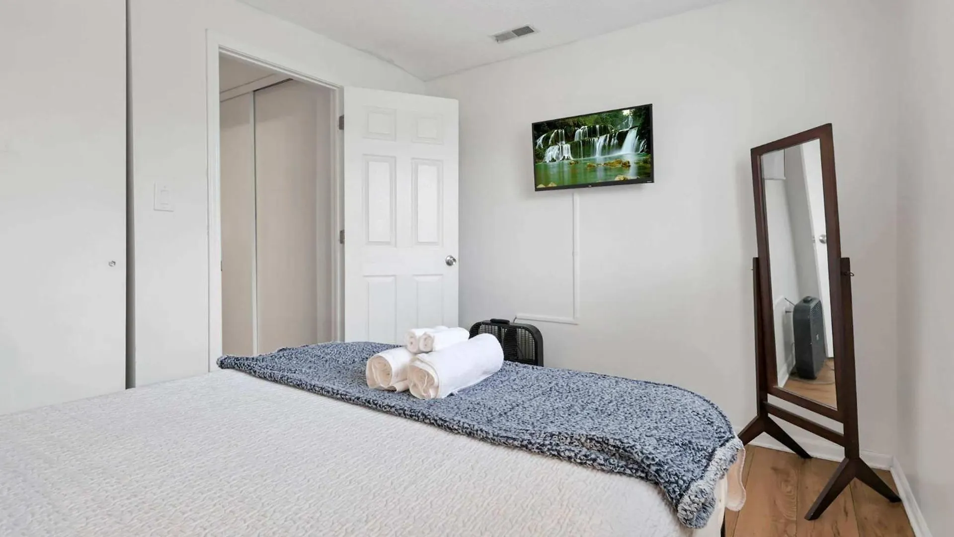 The Spacious Hilliard House Columbus
