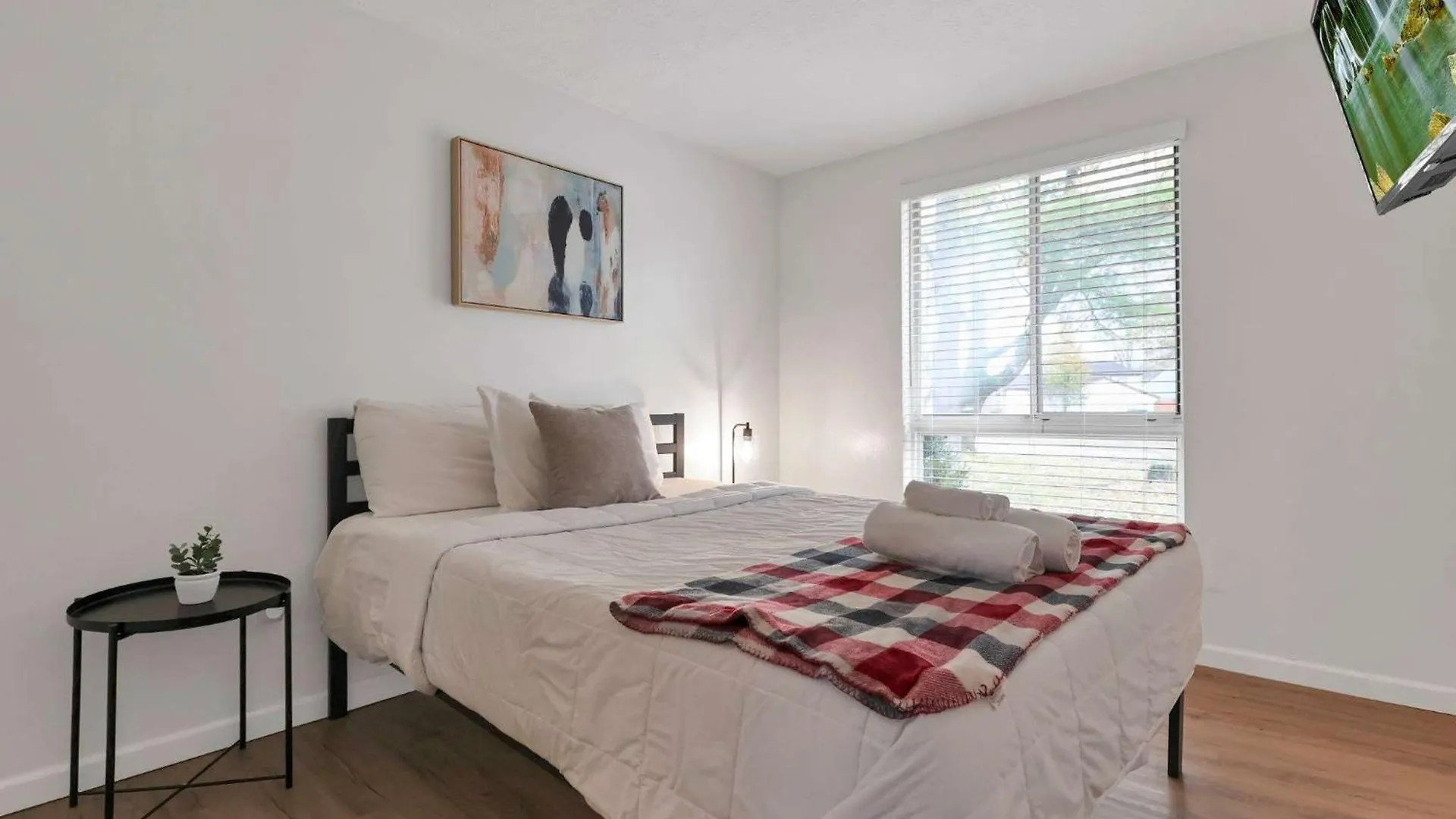 The Spacious Hilliard House Columbus